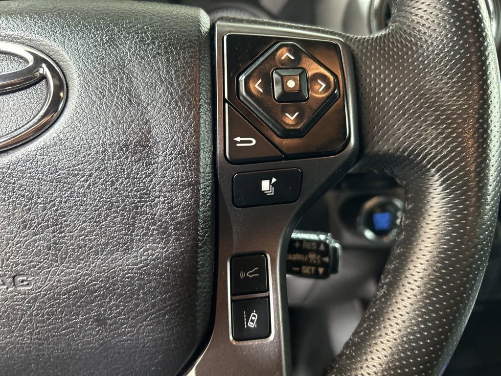 Used 2022 Toyota Tacoma TRD Off-Road AWD/4WD image 24