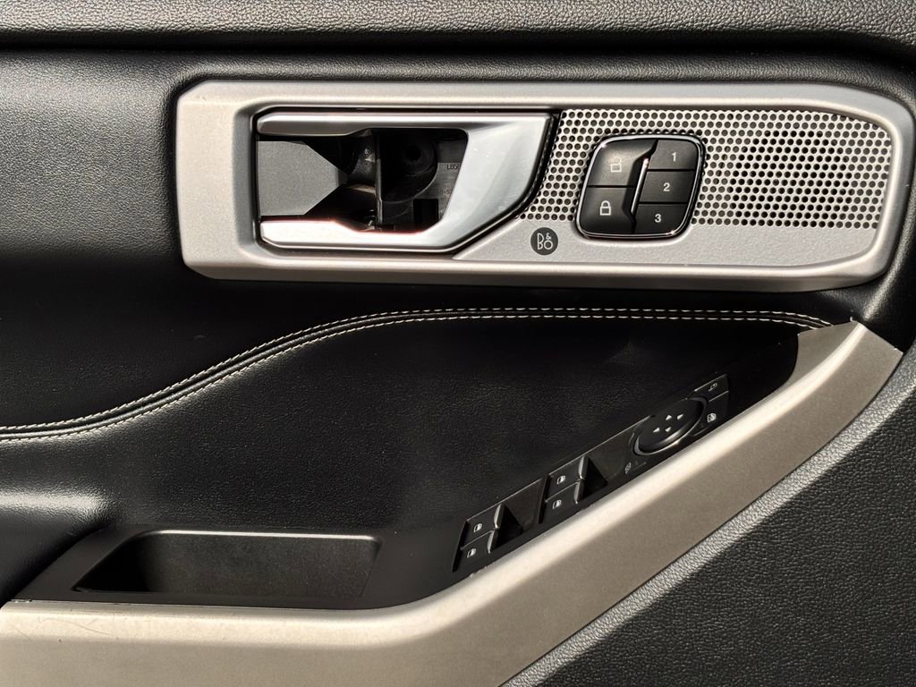 Used 2021 Ford Explorer Limited w/ Equipment Group 301A AWD/4WD image 20