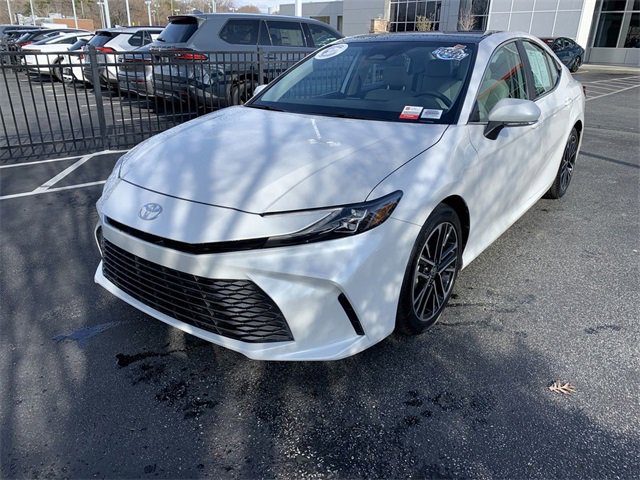 Used 2025 Toyota Camry XLE image 4