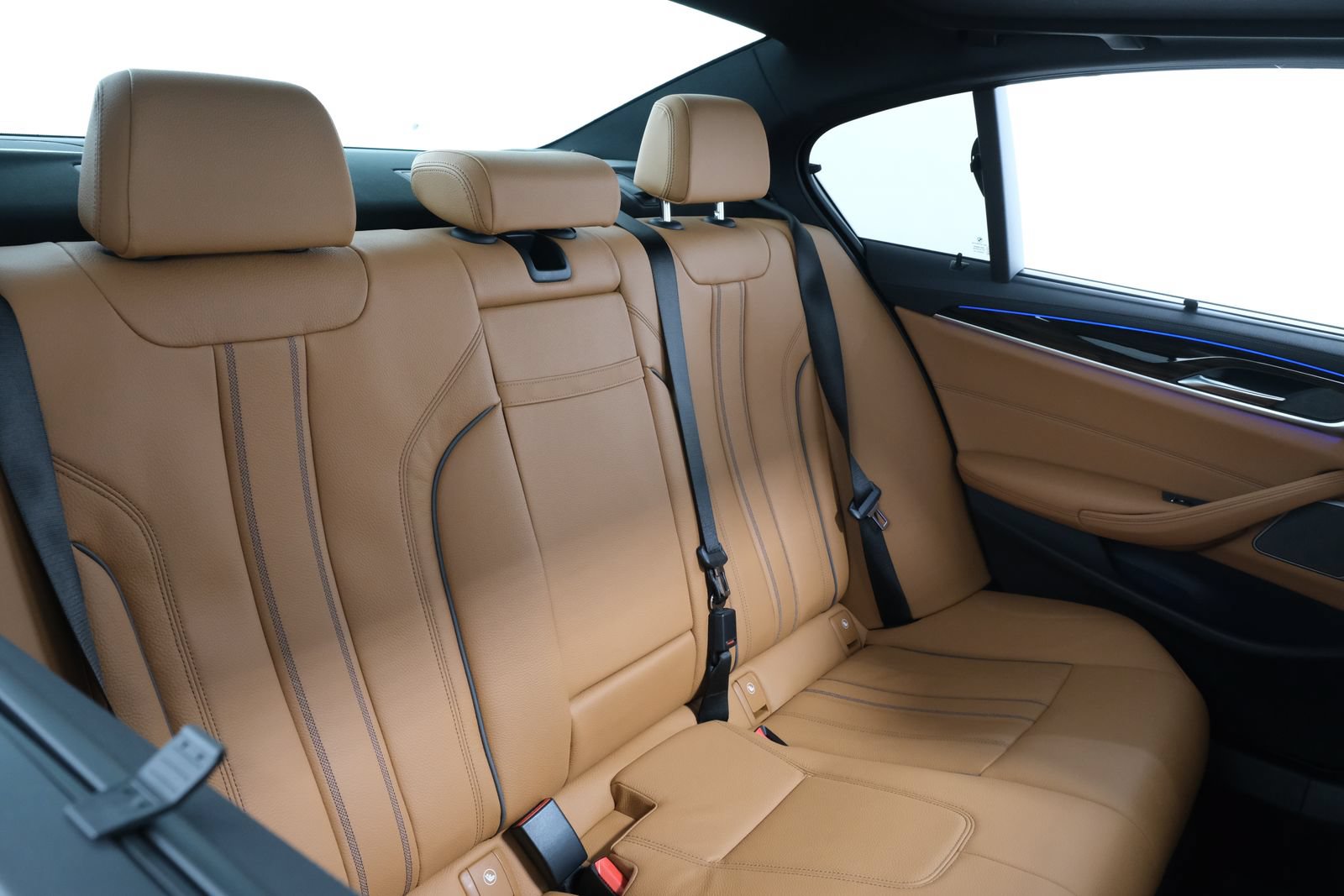 Used 2023 BMW M550i xDrive w/ Executive Package AWD/4WD image 39