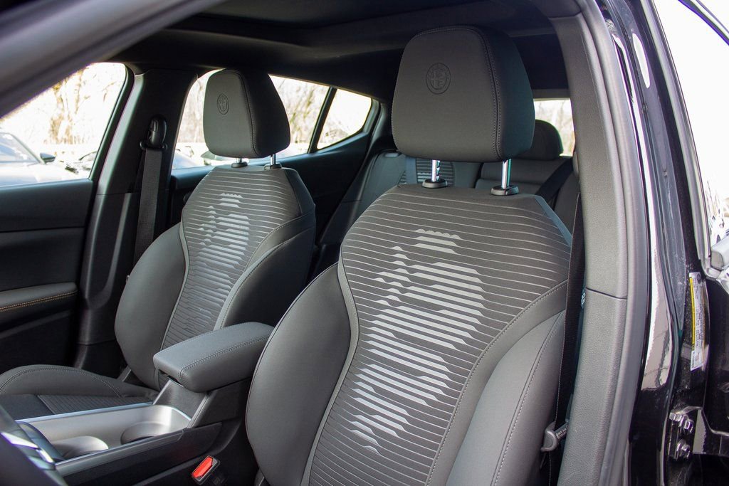 Used 2025 Alfa Romeo Tonale w/ Active Assist Package image 12