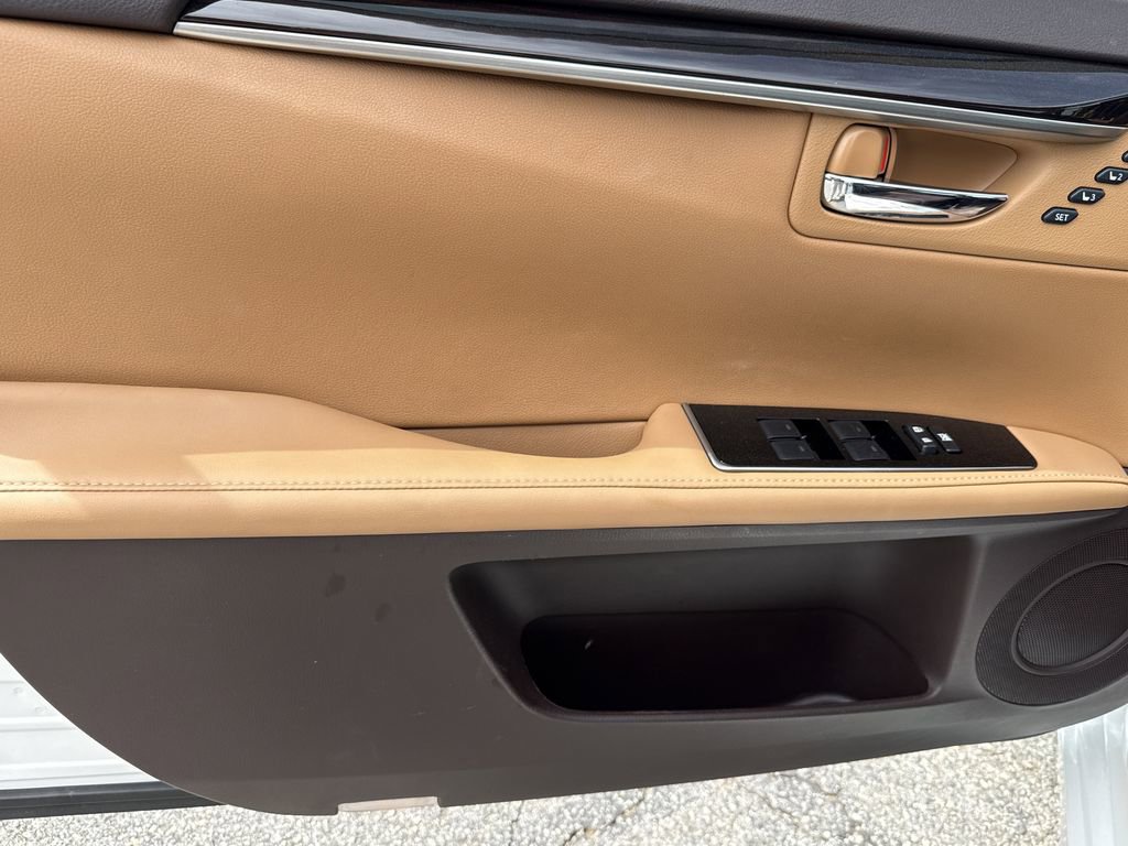 Used 2018 Lexus ES 350 w/ Premier Package FWD image 10