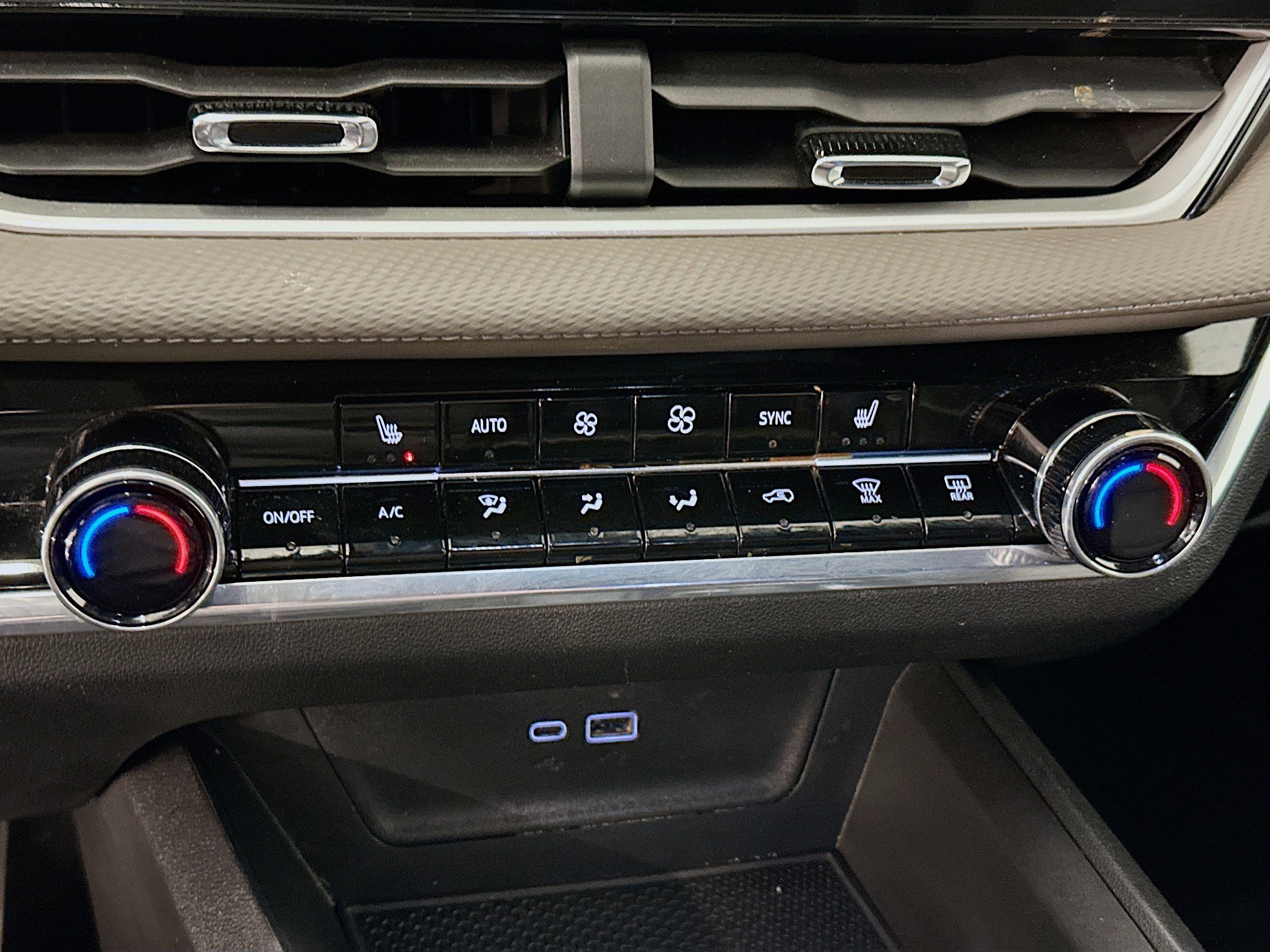 Used 2025 Chevrolet Equinox LT w/ Convenience Package II image 24