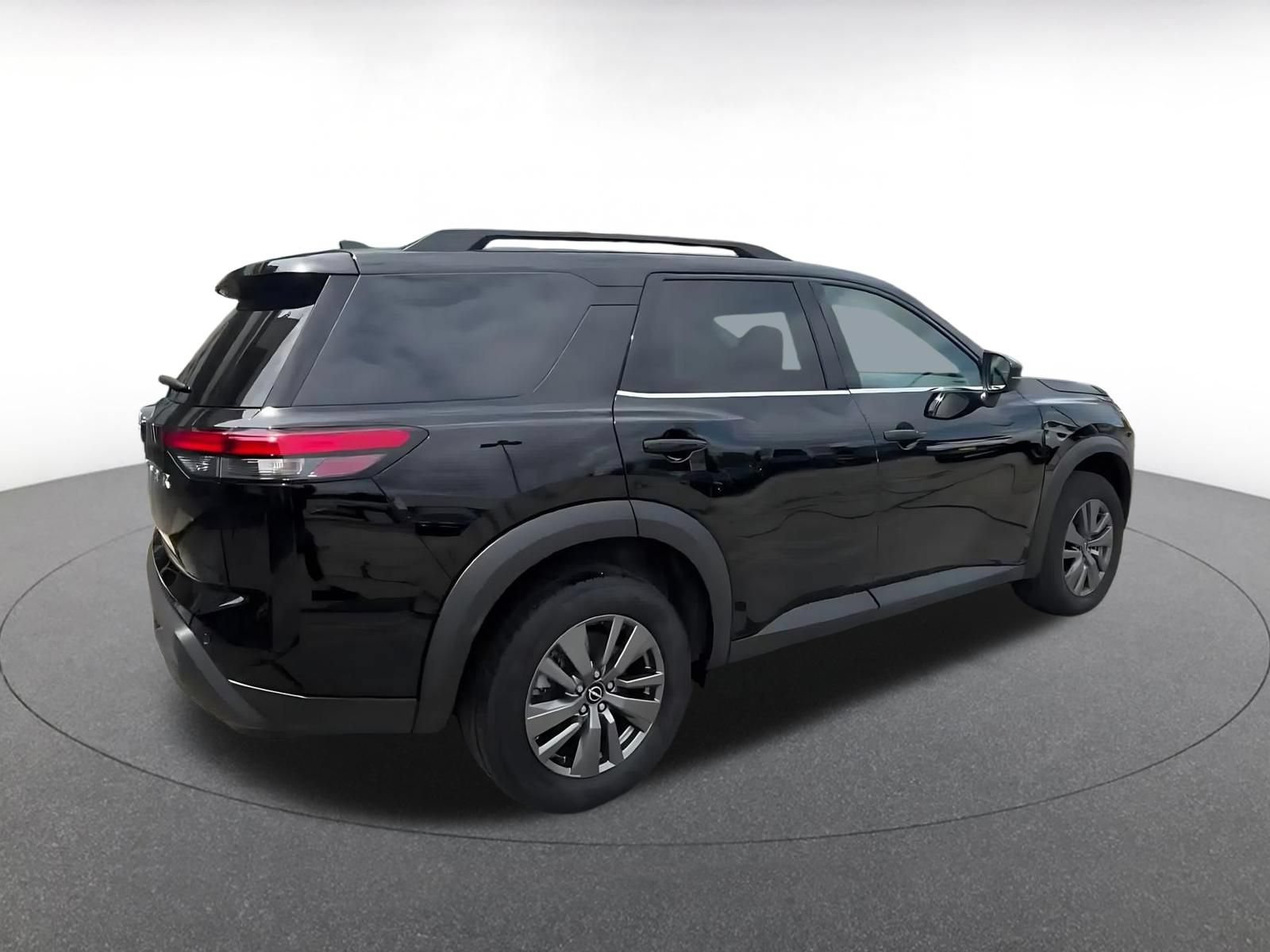 Used 2025 Nissan Pathfinder SV FWD image 15