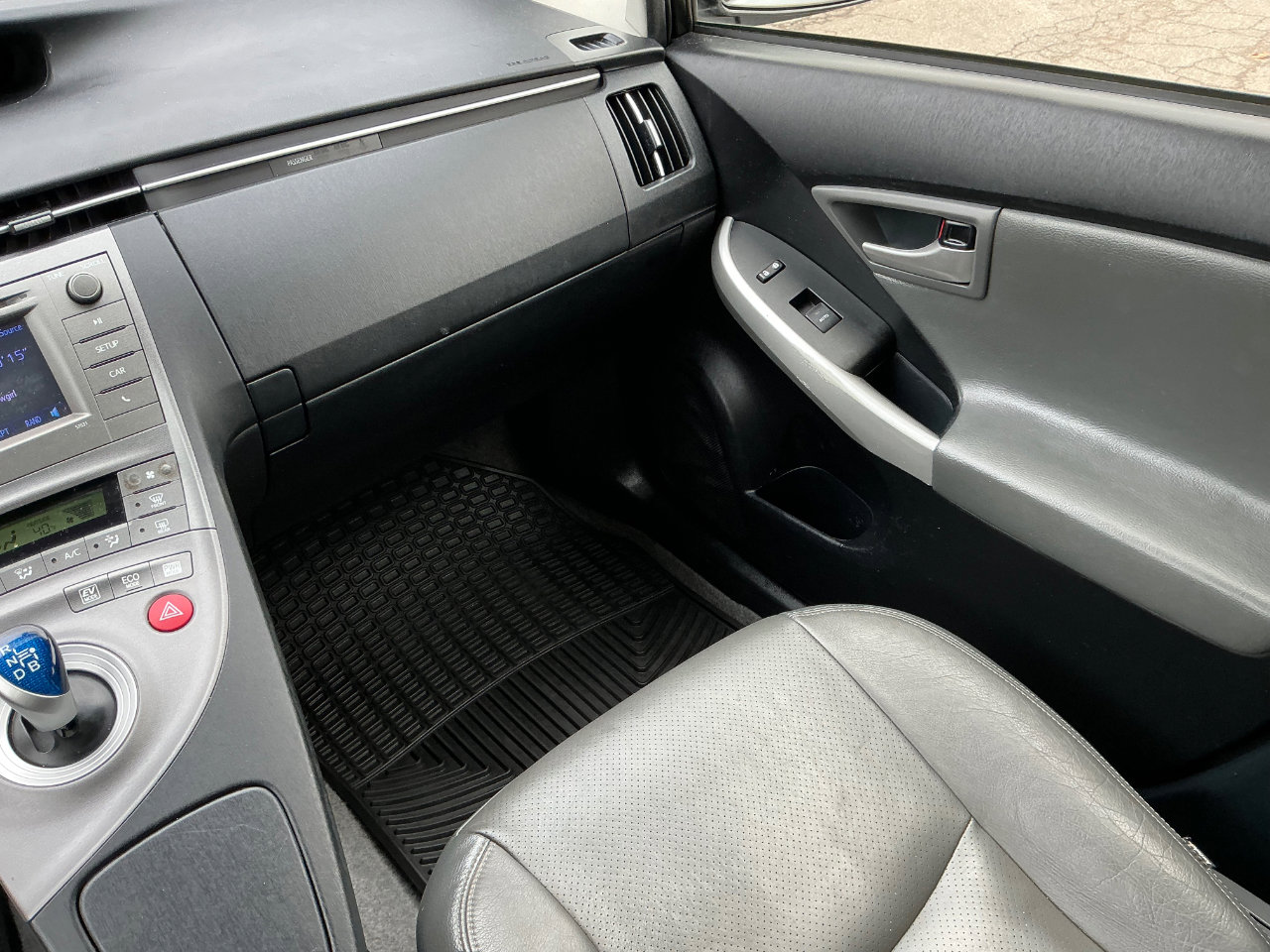 Used 2015 Toyota Prius Two image 17