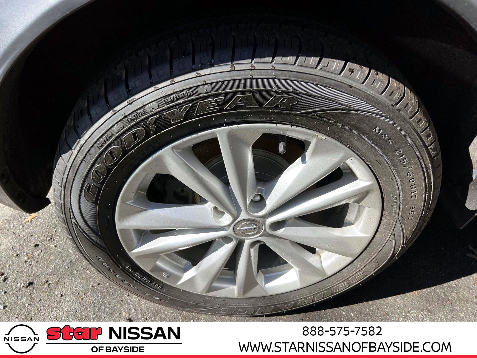 Used 2017 Nissan Rogue Sport SV AWD/4WD image 7