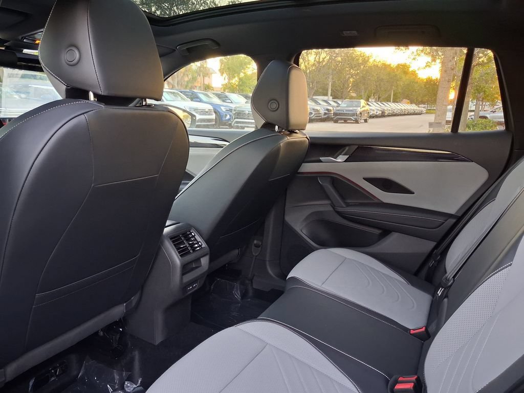 New 2026 Volkswagen Tiguan SE R-Line FWD image 5