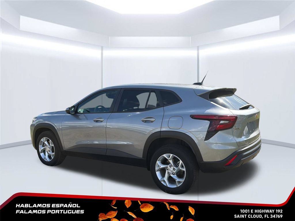 Used 2024 Chevrolet Trax LS w/ LS Convenience Package FWD image 4