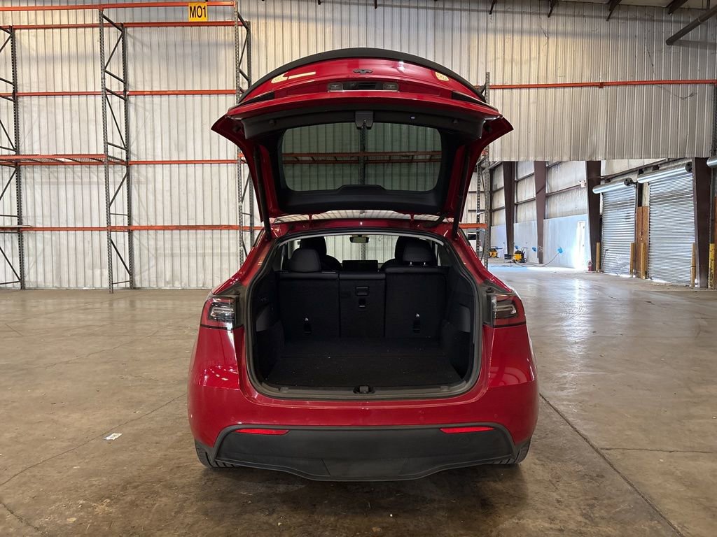 Used 2022 Tesla Model Y Long Range image 11