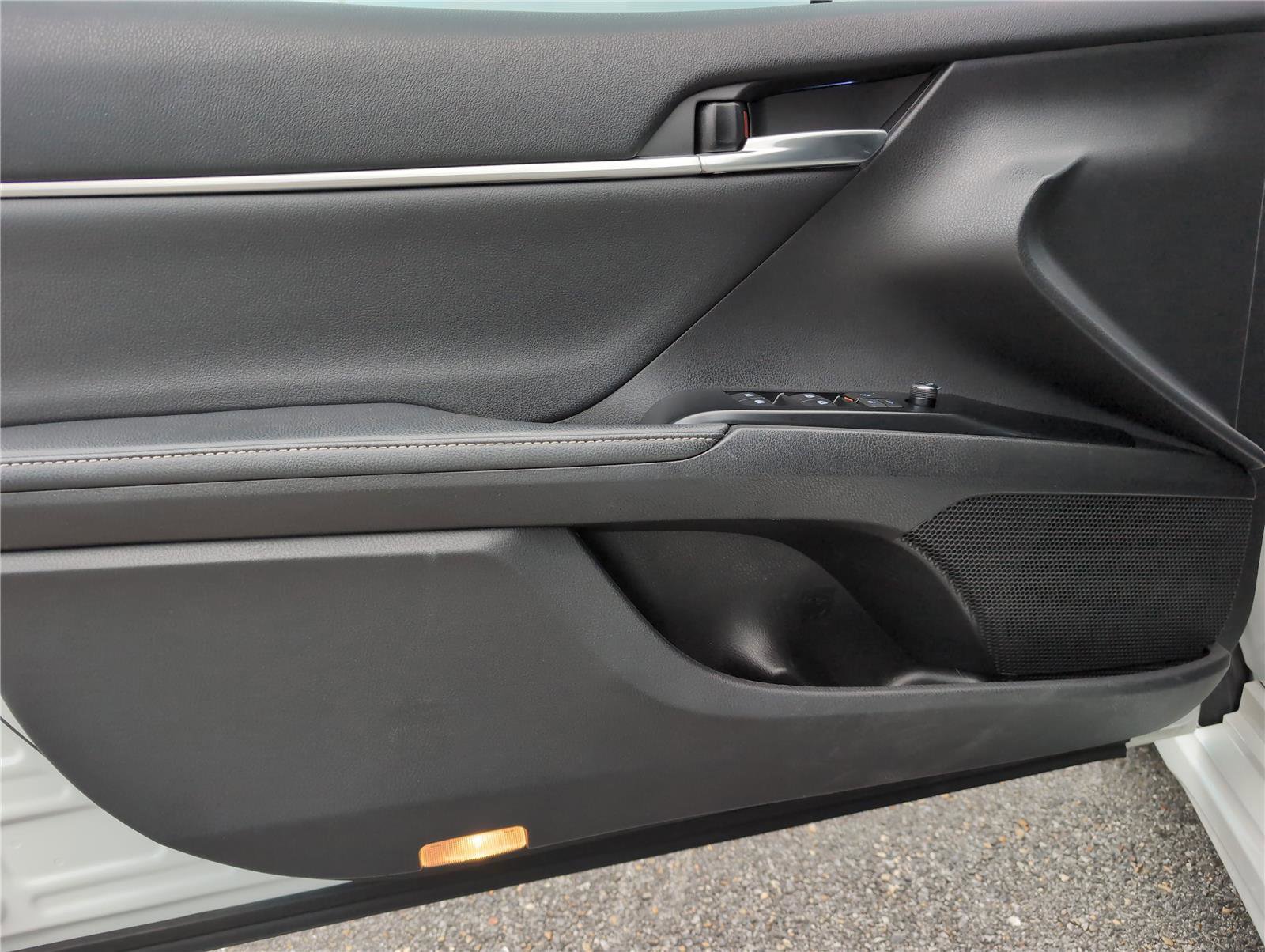 Used 2020 Toyota Camry XSE image 12