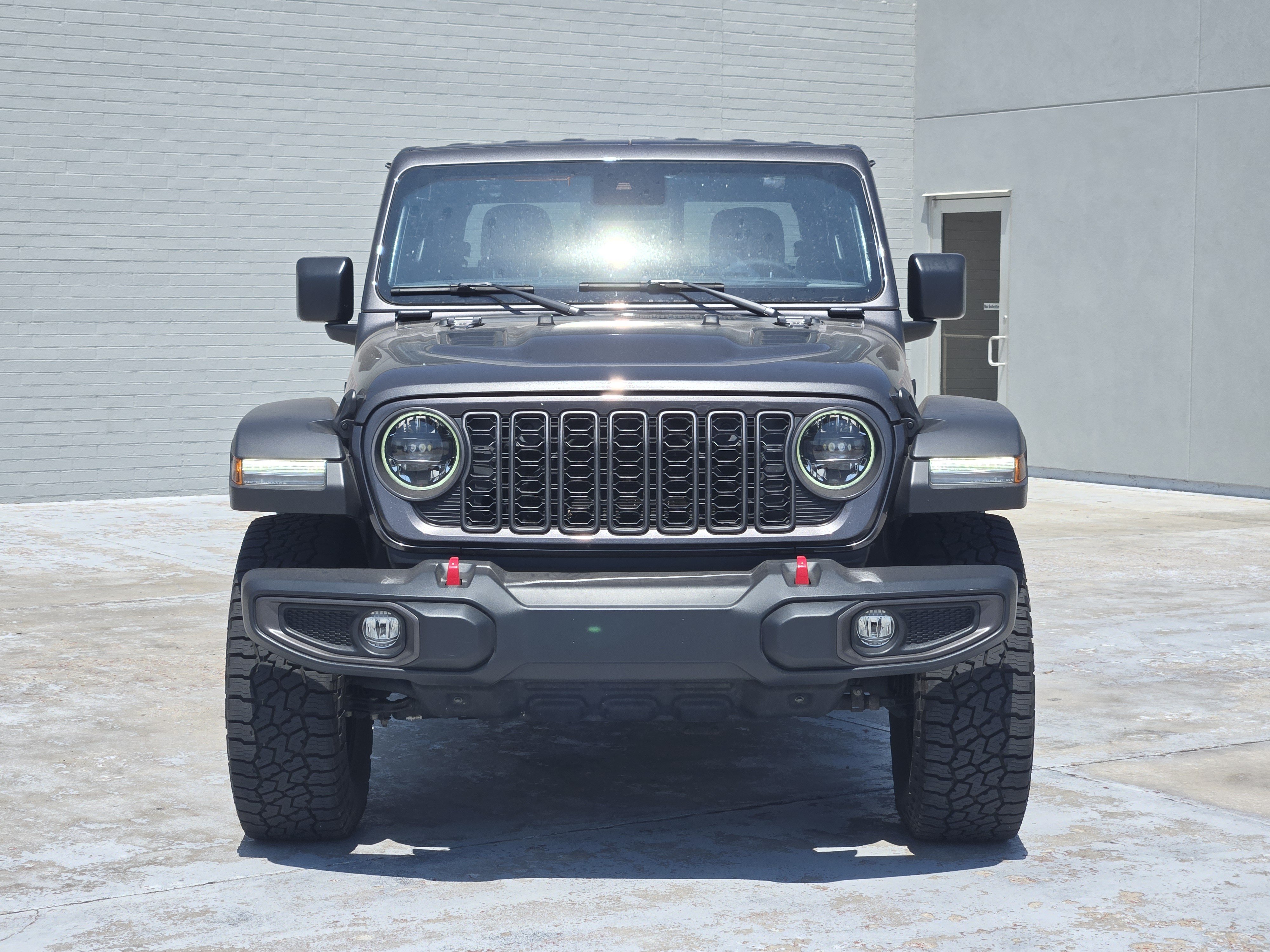 Used 2024 Jeep Gladiator Rubicon w/ Convenience Group AWD/4WD image 3