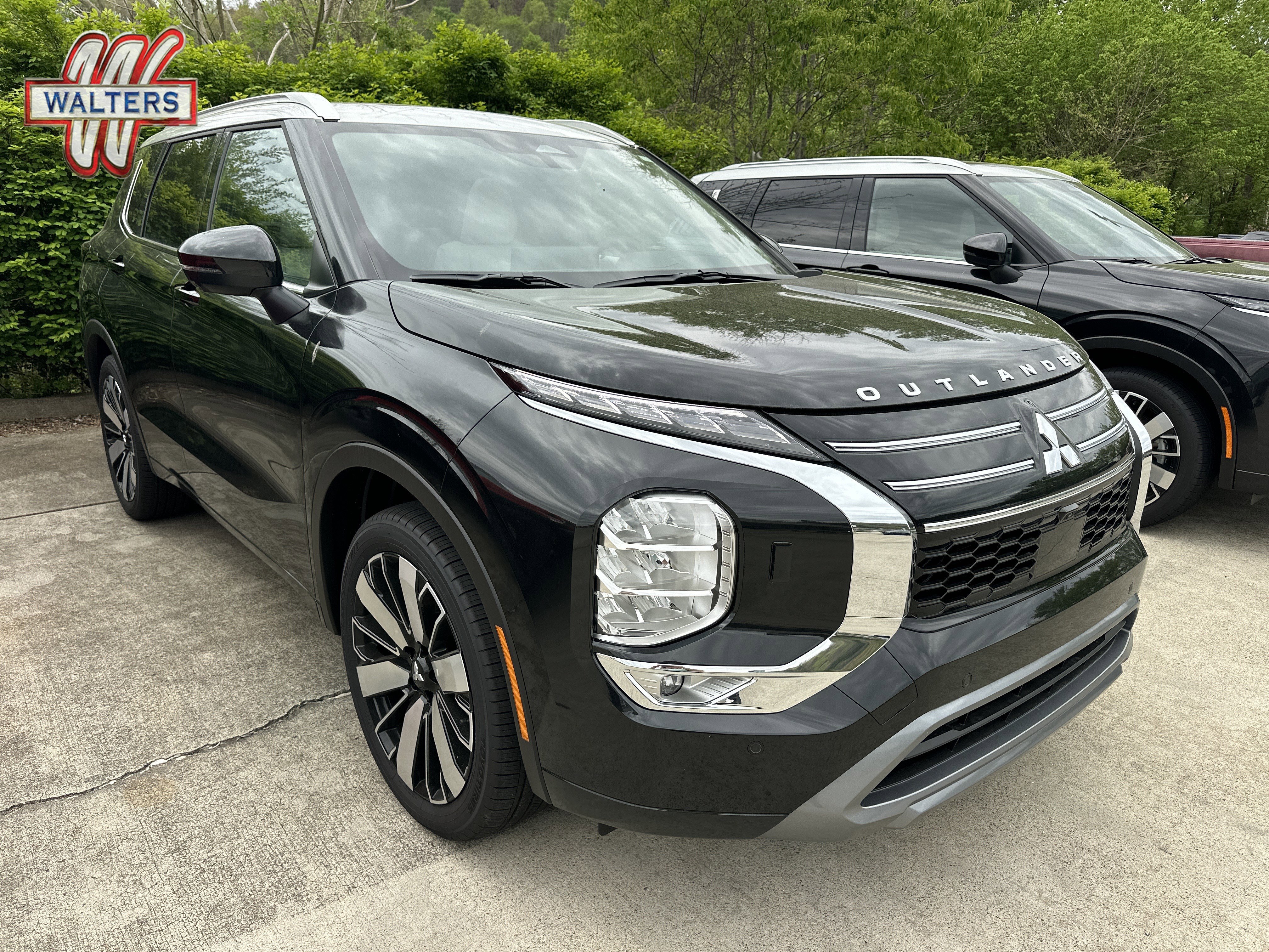 Used 2025 Mitsubishi Outlander AWD image 1