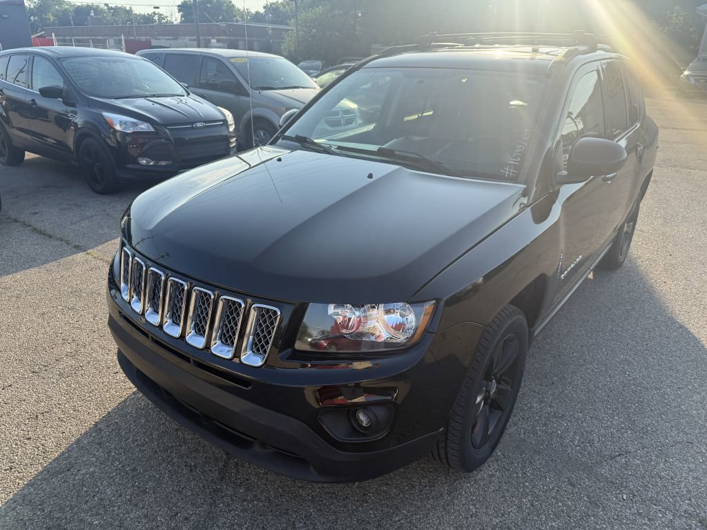 Used 2016 Jeep Compass Latitude w/ Sun/Sound Group image 2