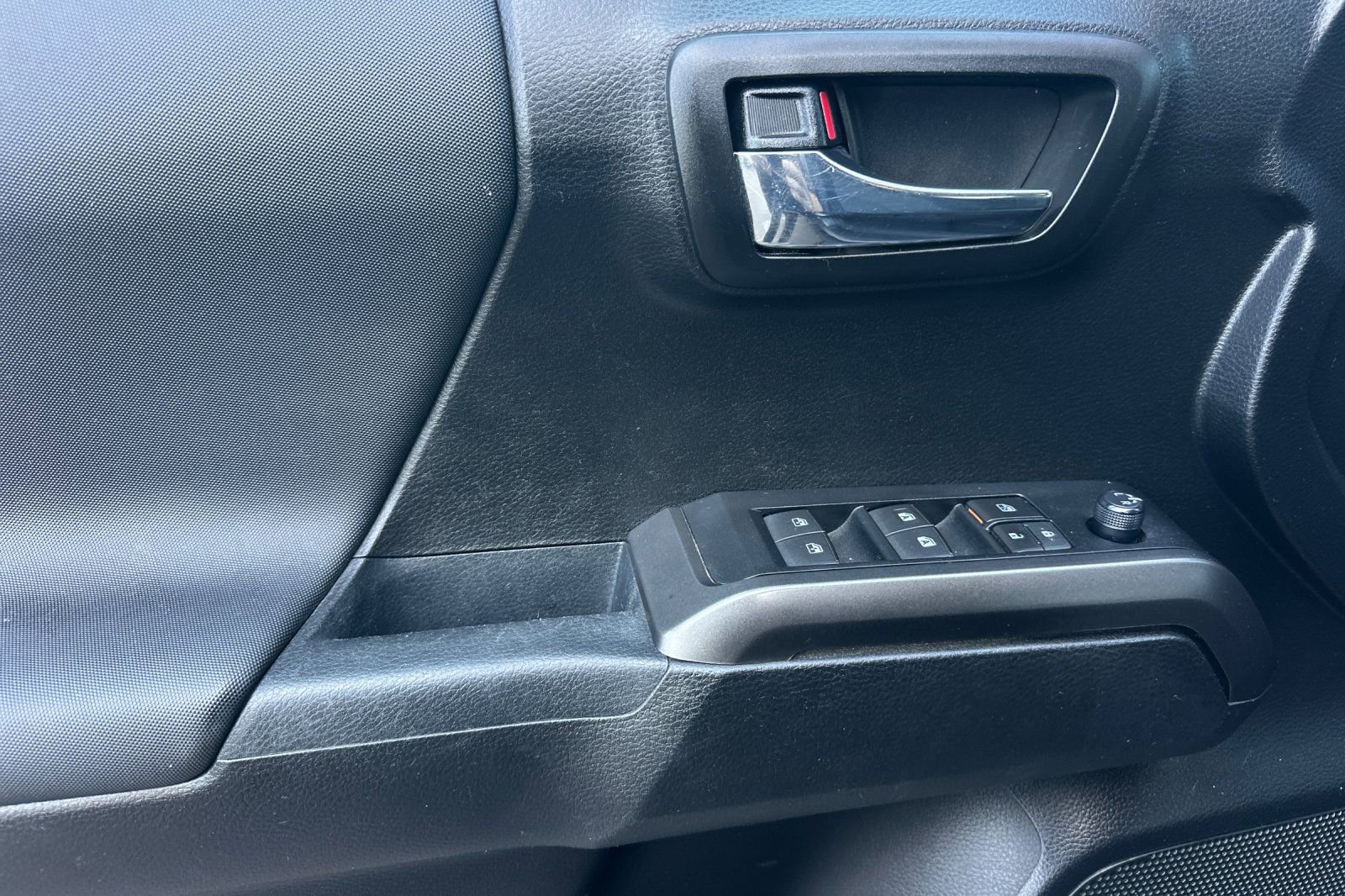 Used 2021 Toyota Tacoma TRD Sport w/ Technology Package image 10