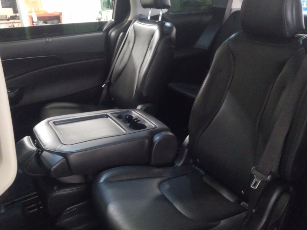 Used 2025 Kia Carnival SX image 16