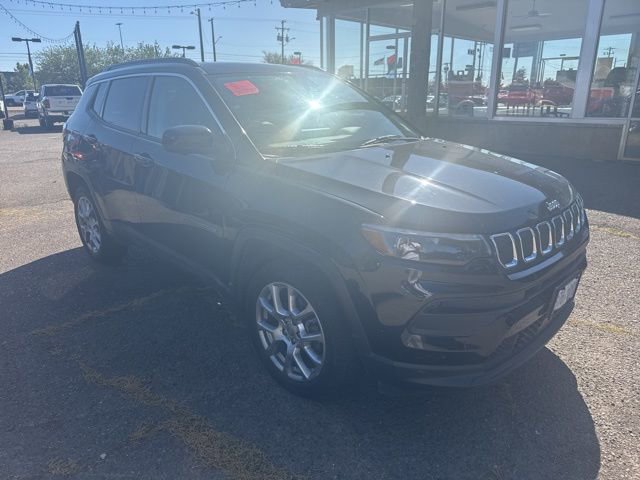 Used 2022 Jeep Compass Latitude w/ Sun and Sound Group AWD/4WD image 1