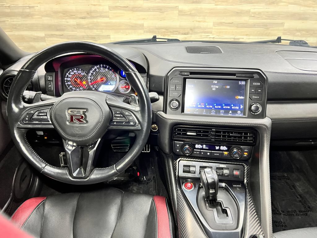 Used 2019 Nissan GT-R Premium w/ Premium Interior Package AWD/4WD image 2