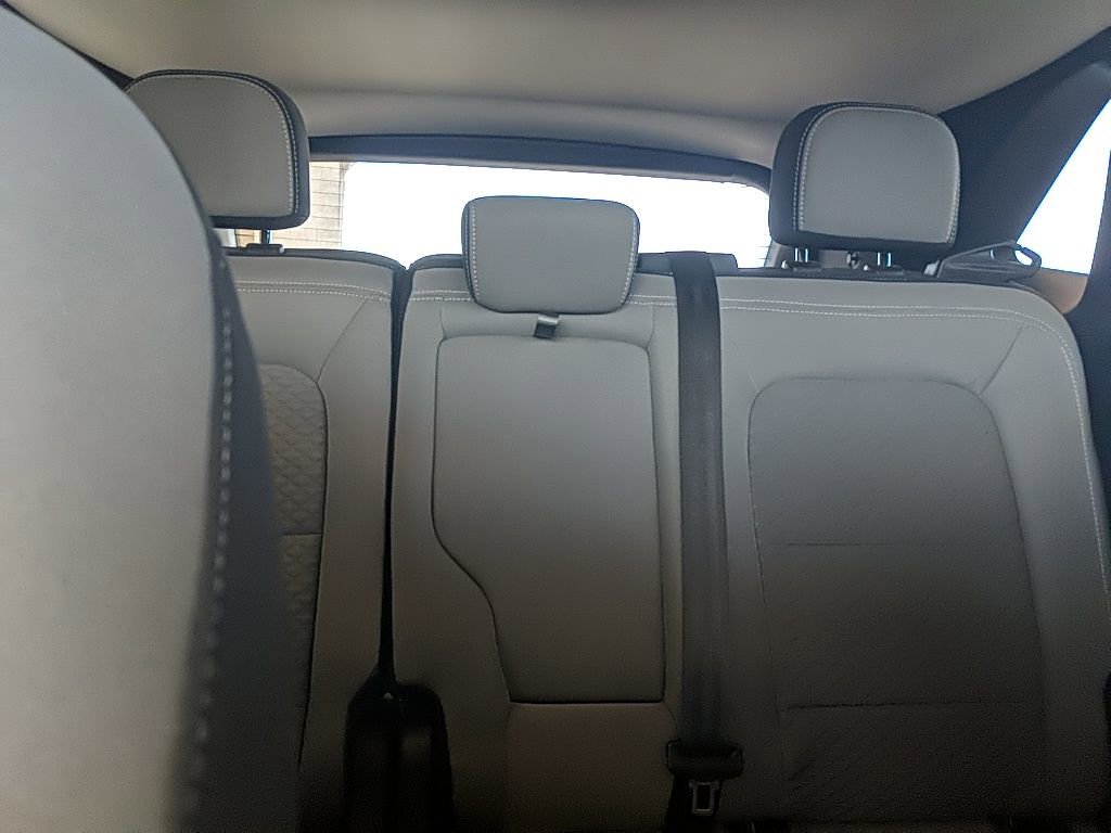 Used 2022 Ford Escape SE w/ SE Sport Appearance Package image 29