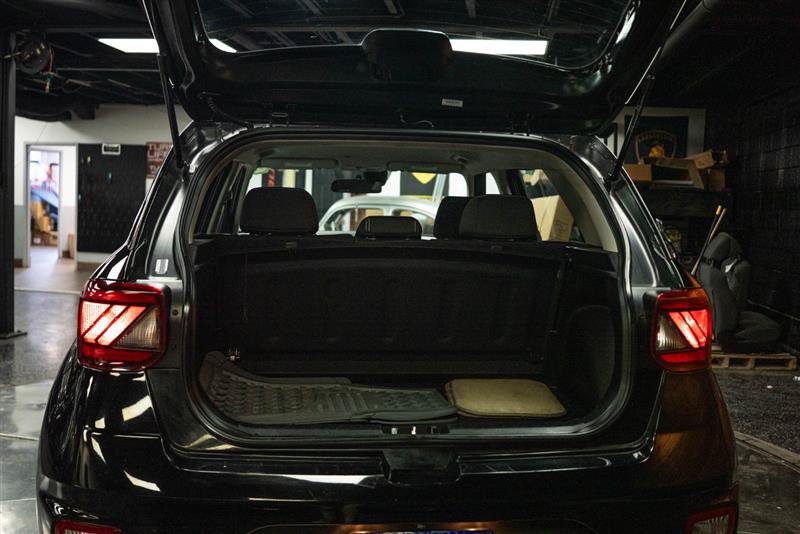 Used 2021 Hyundai Venue SEL FWD image 7