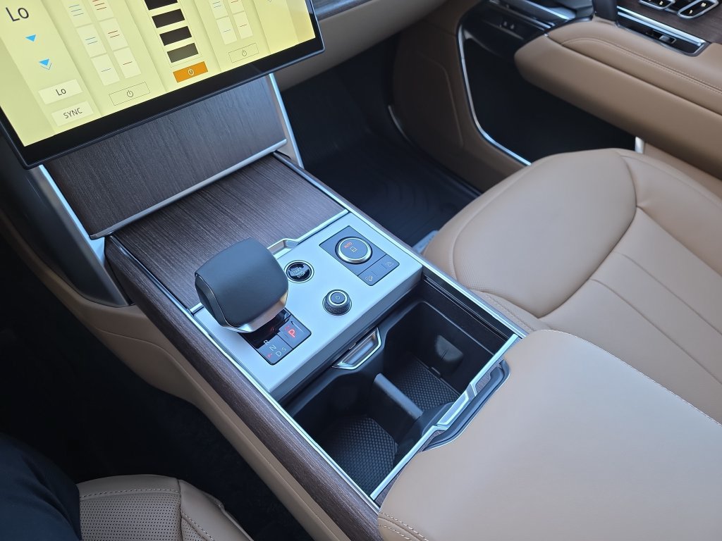 New 2027 Land Rover Range Rover Long Wheelbase SE AWD/4WD image 18
