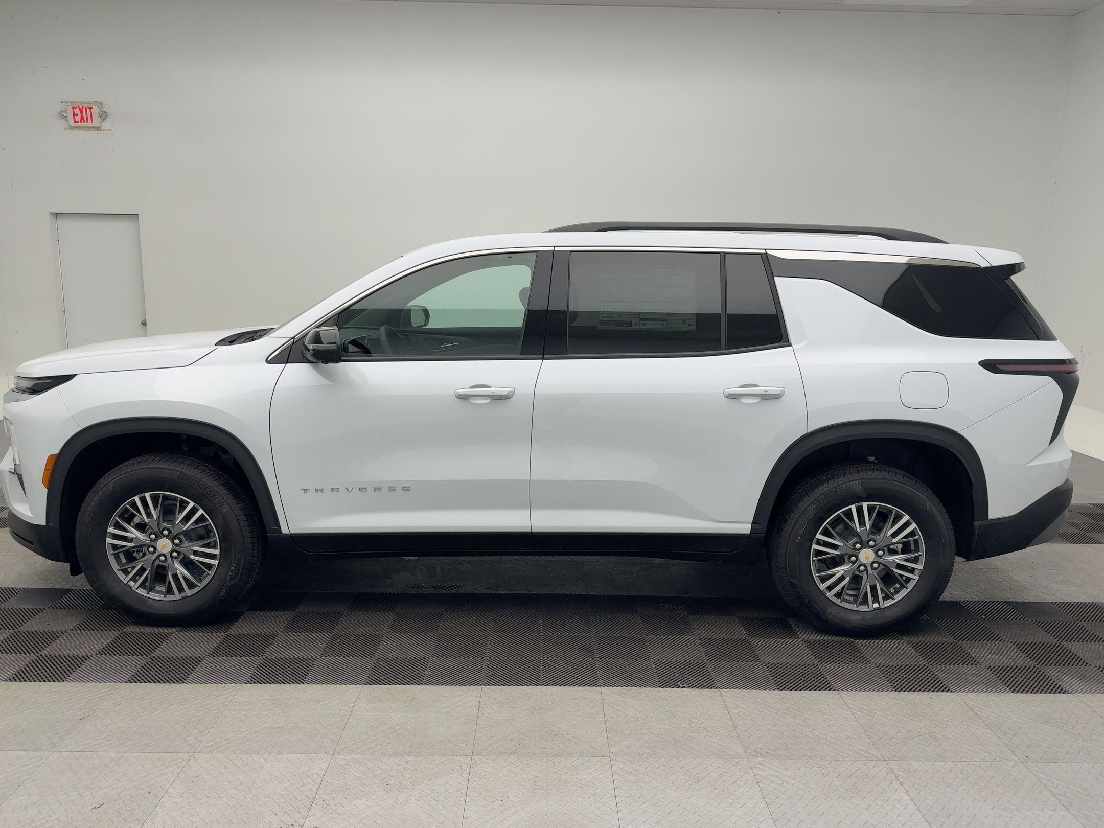 New 2026 Chevrolet Traverse LT w/ Driver Confidence Package image 2