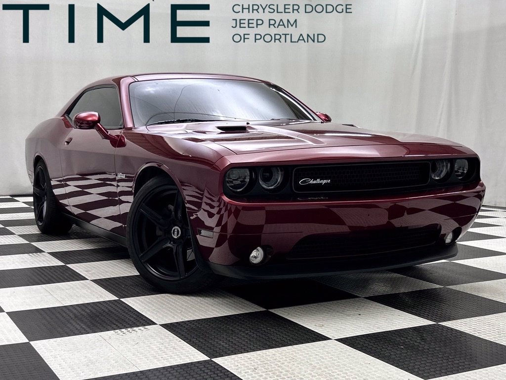 Used 2014 Dodge Challenger SXT RWD image 1