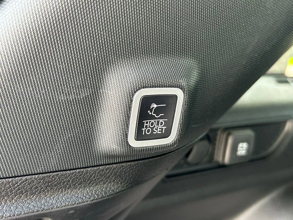 Certified 2024 Jeep Grand Cherokee Altitude image 34