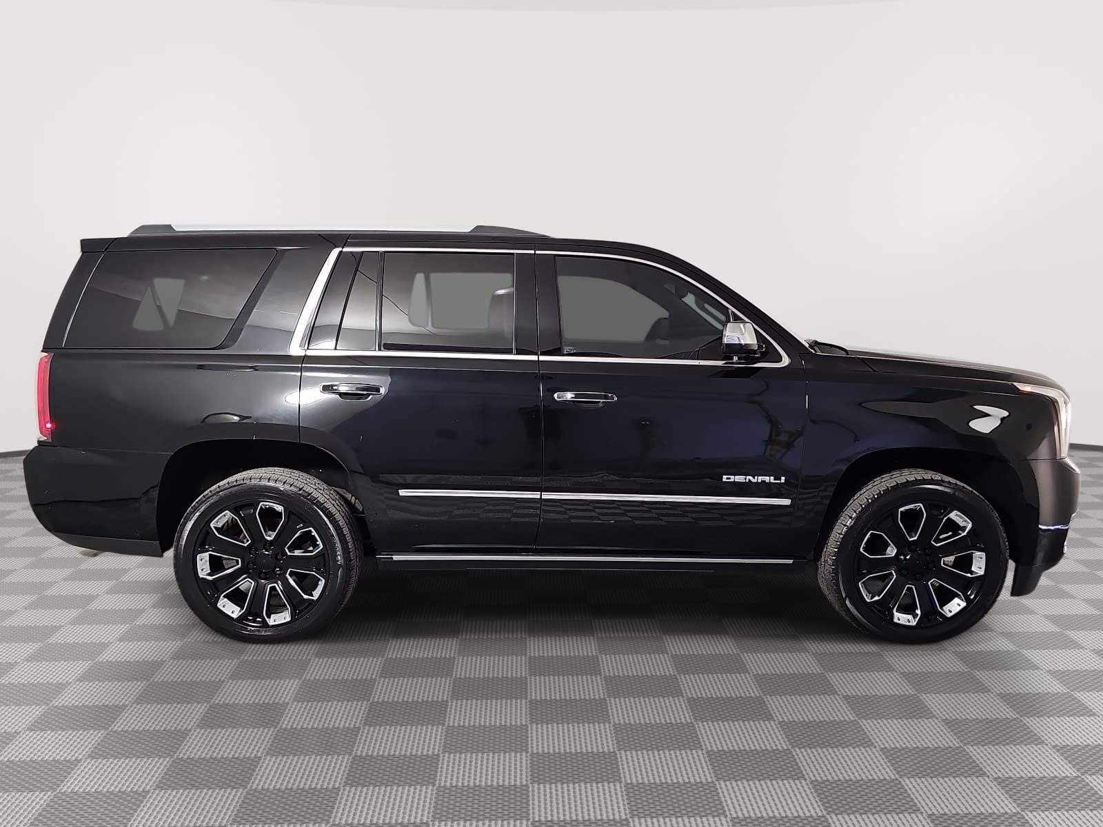 Used 2019 GMC Yukon Denali w/ Denali Ultimate Package RWD image 9