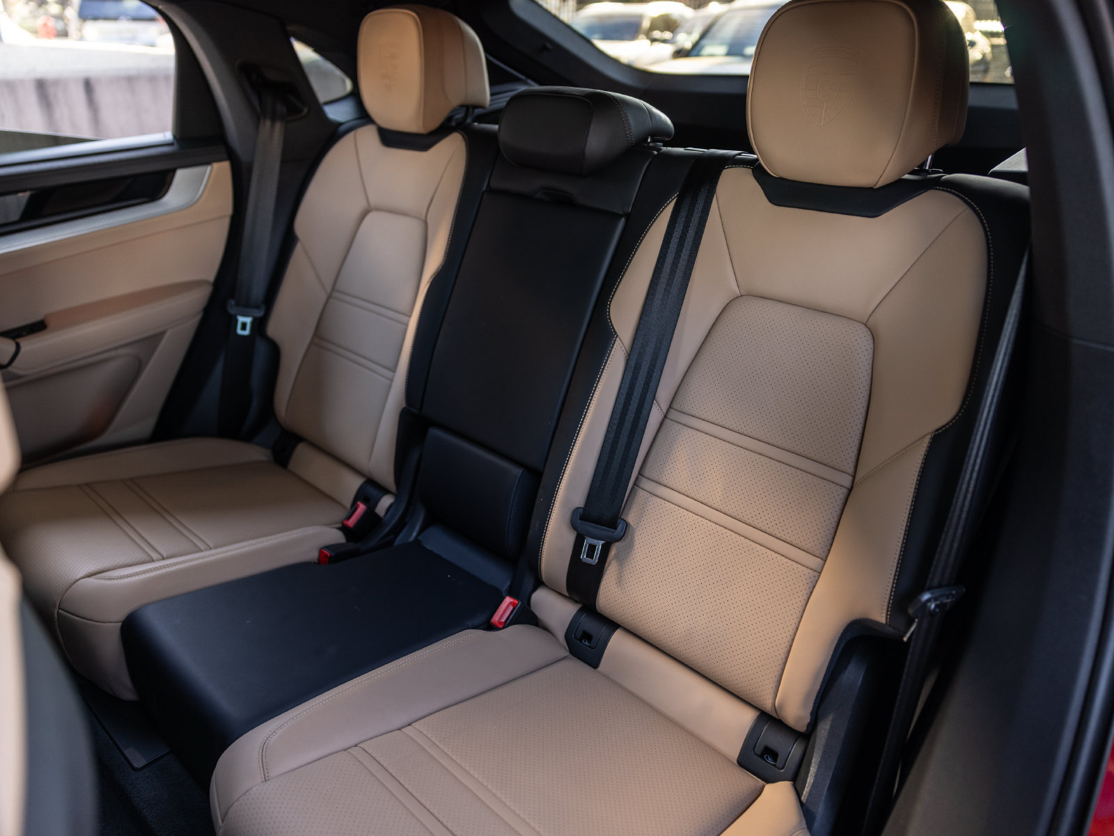 Certified 2025 Porsche Cayenne E-Hybrid Coupe AWD/4WD image 30