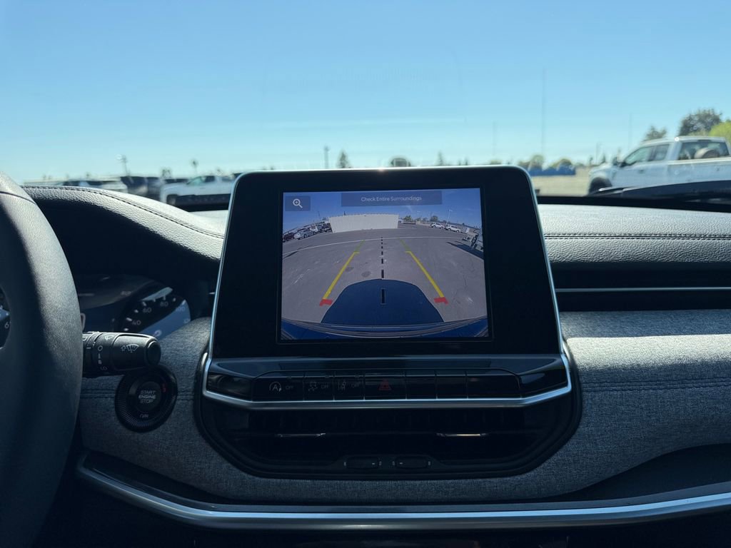 Used 2025 Jeep Compass Latitude image 25