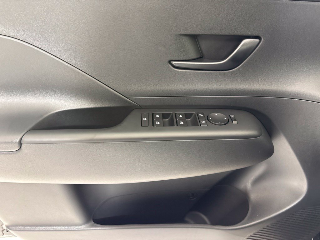 New 2027 Hyundai Kona SE FWD image 17