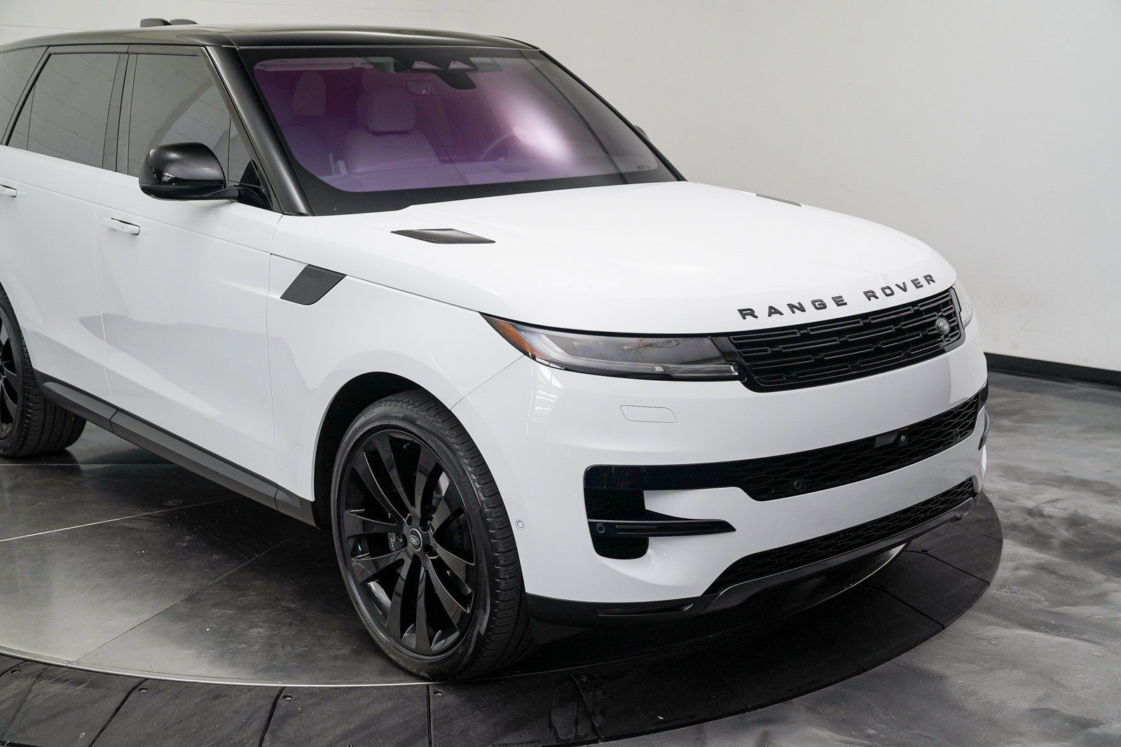 Used 2023 Land Rover Range Rover Sport SE AWD/4WD image 7