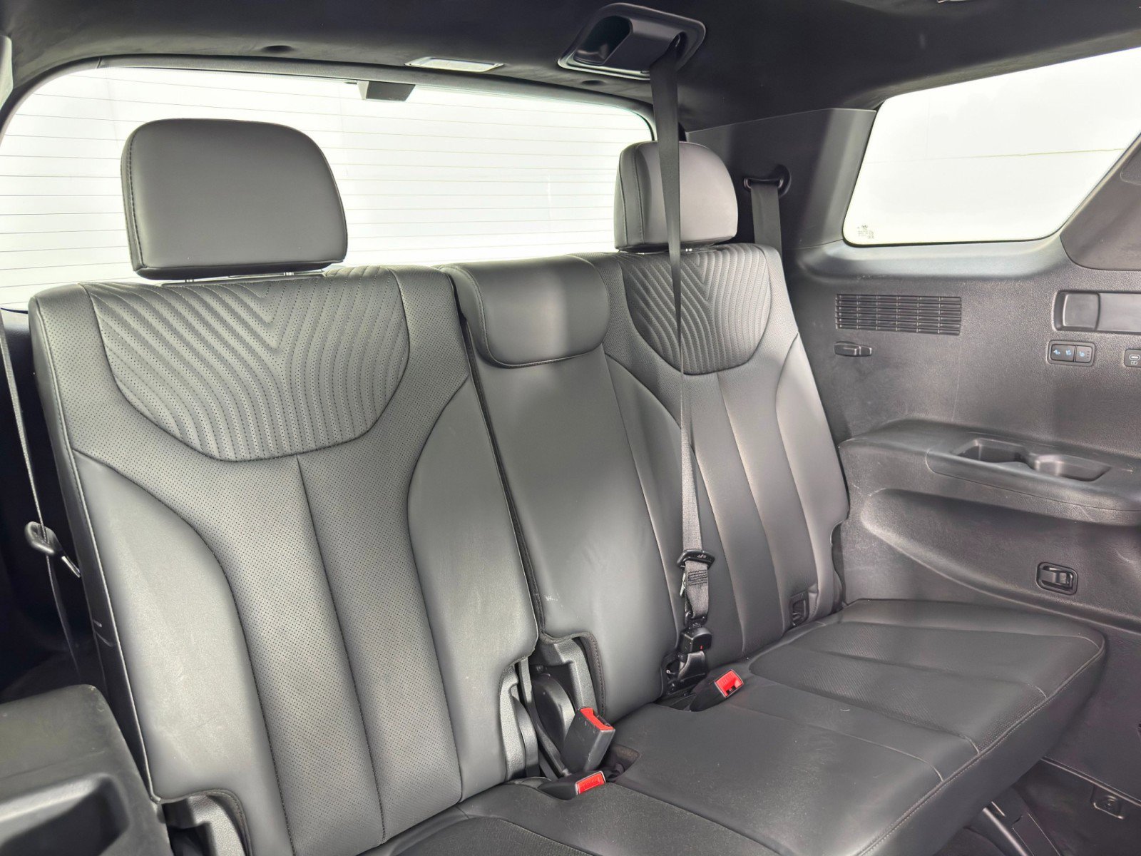 Used 2023 Hyundai Palisade Calligraphy image 40