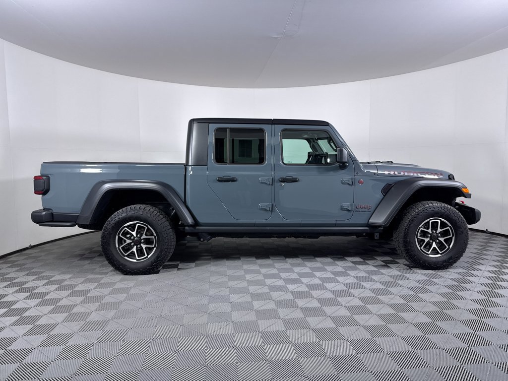 Used 2024 Jeep Gladiator Rubicon w/ Technology Group AWD/4WD image 14
