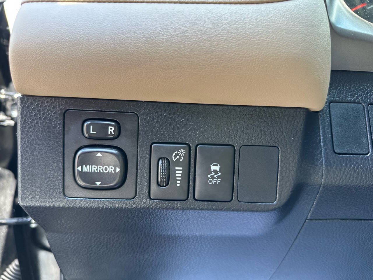 Used 2015 Toyota RAV4 XLE FWD image 18