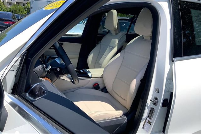 Used 2023 Mercedes-Benz GLC 300 4MATIC image 6
