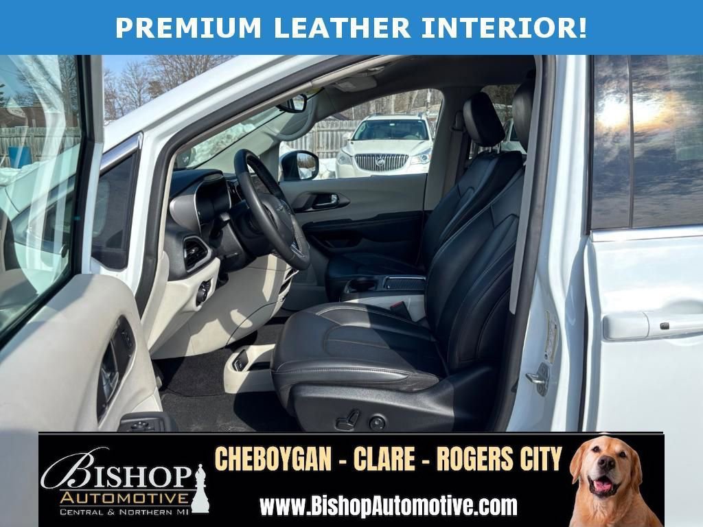 Used 2023 Chrysler Pacifica Touring-L FWD image 10