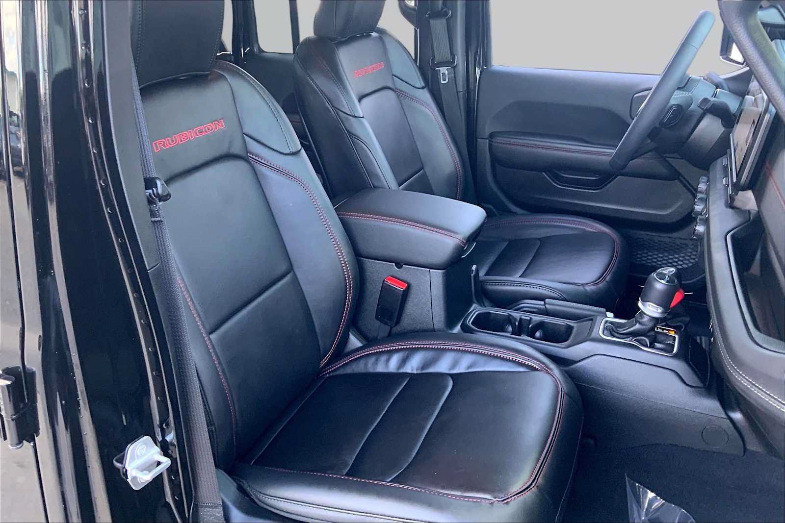 Used 2025 Jeep Gladiator Rubicon w/ Convenience Group AWD/4WD image 8