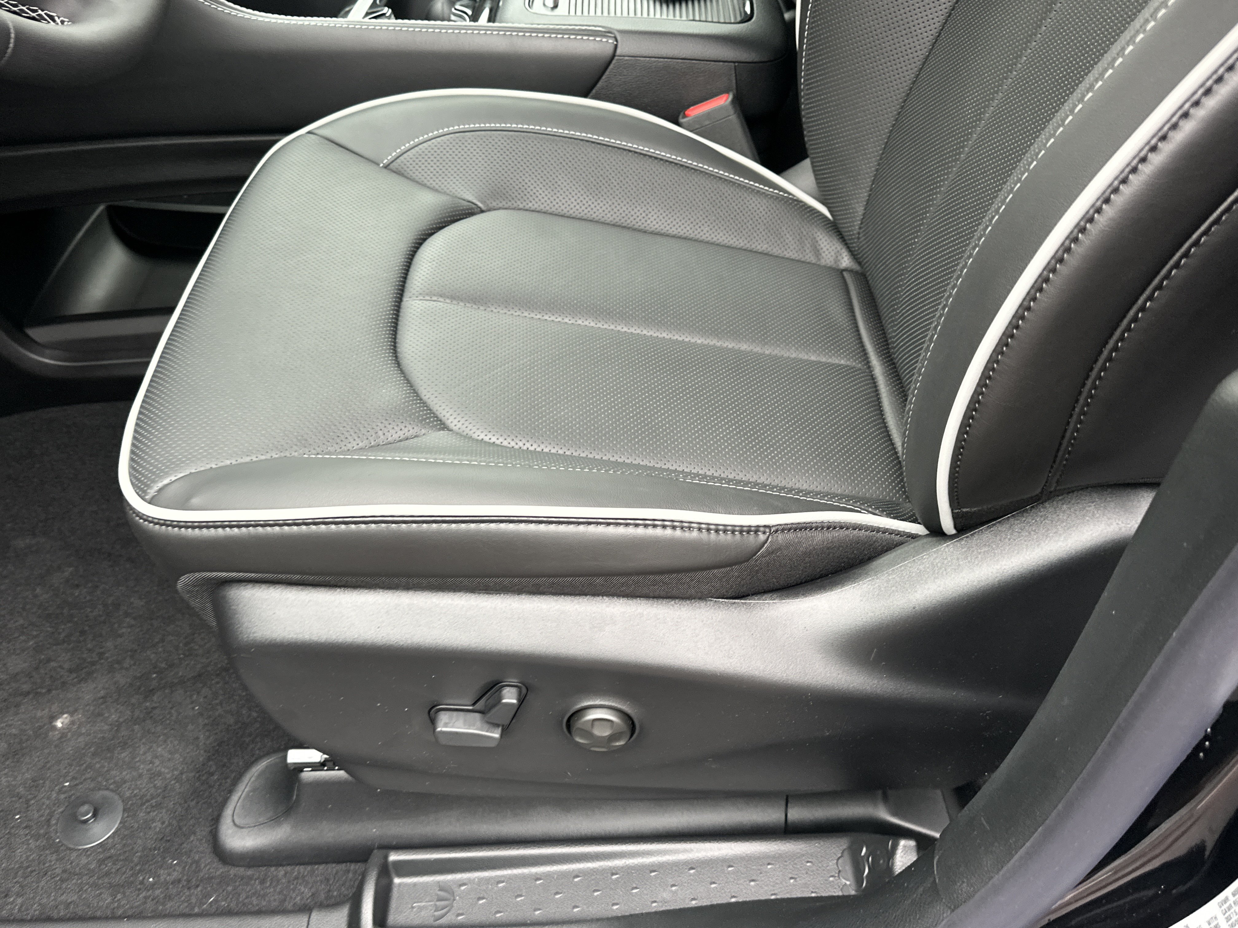 New 2027 Chrysler Pacifica Limited FWD image 27
