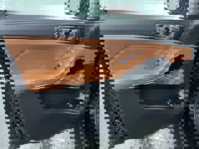 Used 2024 BMW X7 M60i image 23