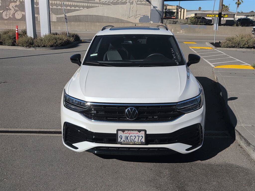 Used 2024 Volkswagen Tiguan SE R-Line AWD/4WD image 3
