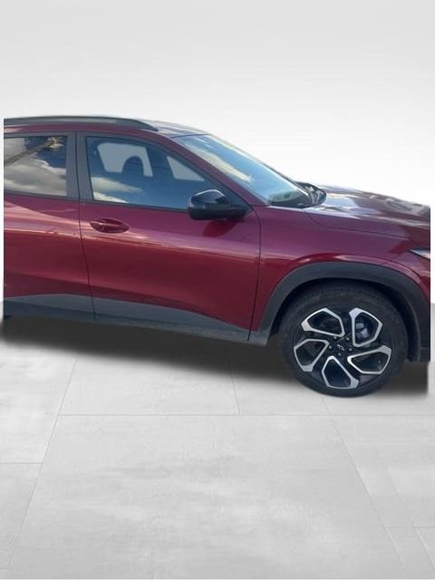 Used 2025 Chevrolet Trax RS w/ Driver Confidence Package image 3