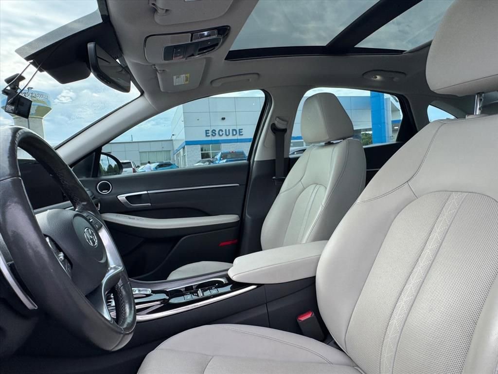 Used 2023 Hyundai Sonata Limited w/ Preferred Accessory Package FWD image 15
