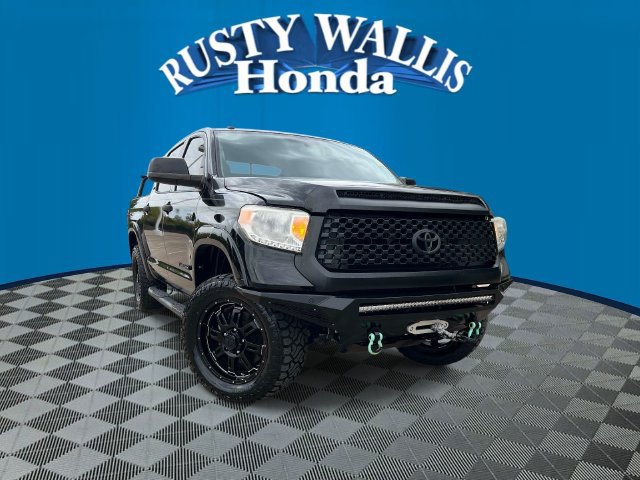 Used 2017 Toyota Tundra SR5 w/ SR5 Upgrade Package AWD/4WD image 1