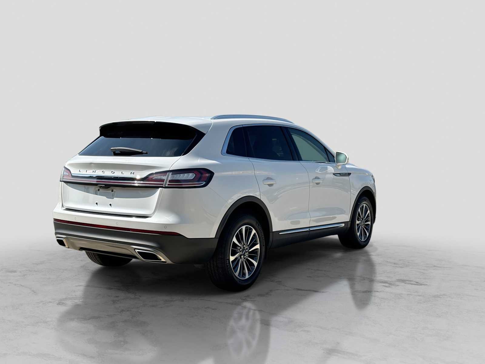 Used 2023 Lincoln Nautilus AWD w/ Premium Package image 6