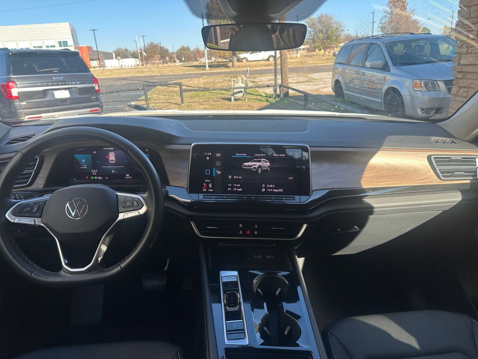 Used 2025 Volkswagen Atlas SE image 34