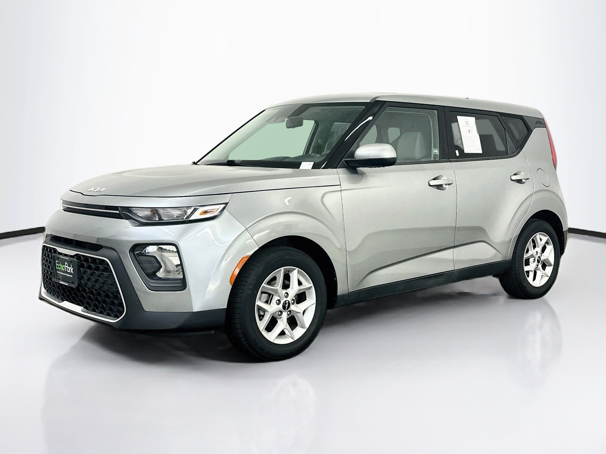 Used 2022 Kia Soul LX w/ Technology Package FWD image 3
