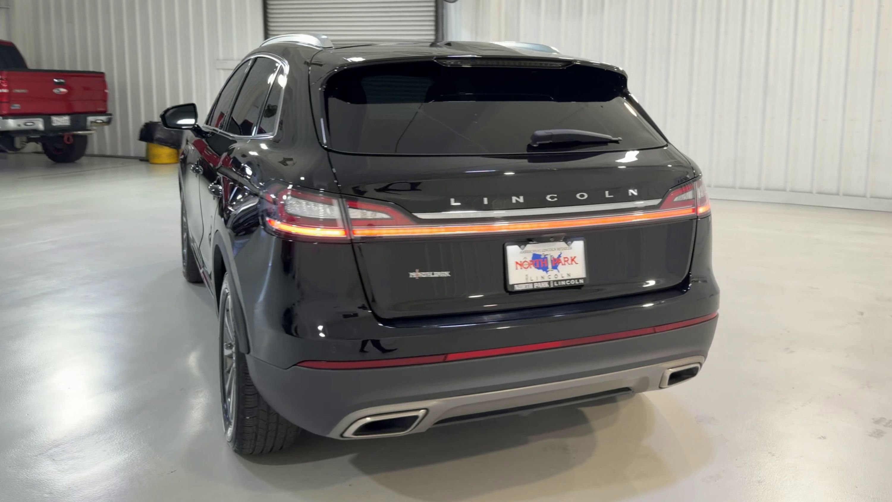 Used 2023 Lincoln Nautilus FWD w/ Premium Package image 8