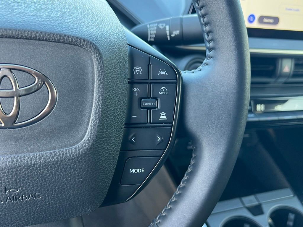 Used 2025 Toyota Prius LE image 24
