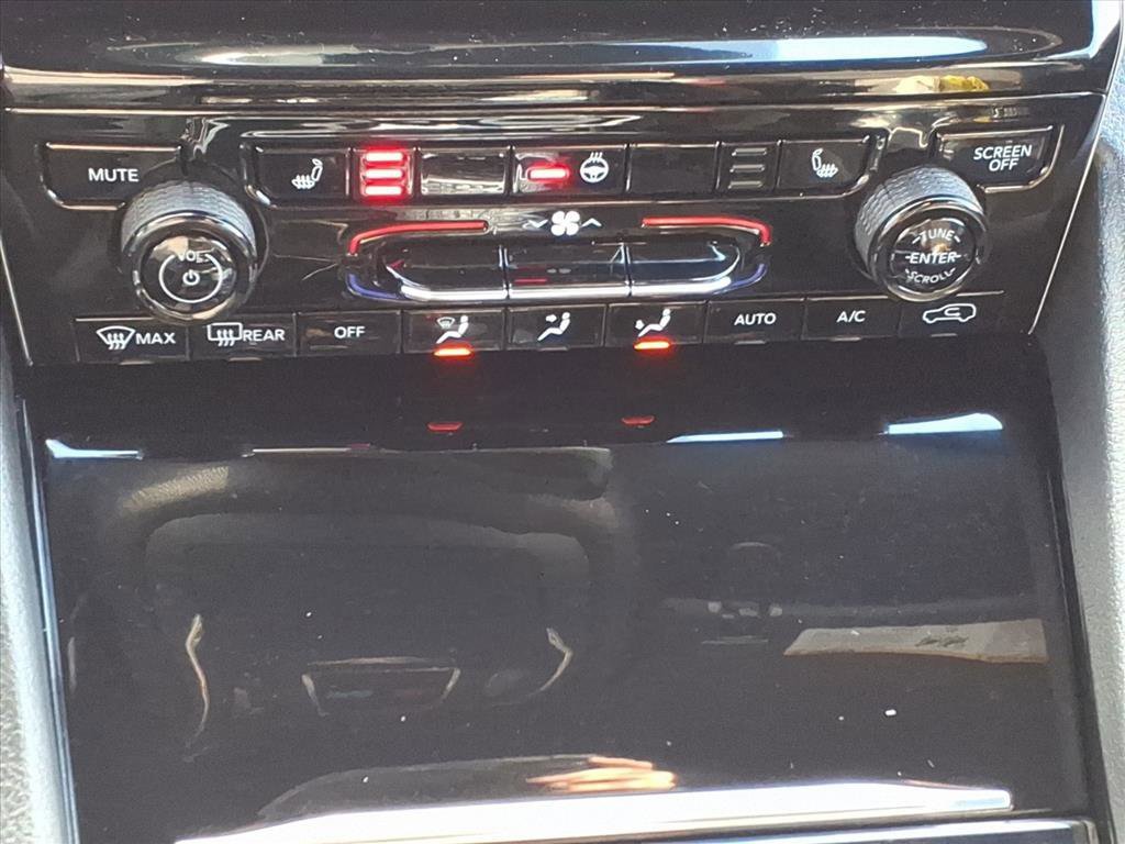 Used 2023 Jeep Grand Cherokee L Laredo image 17